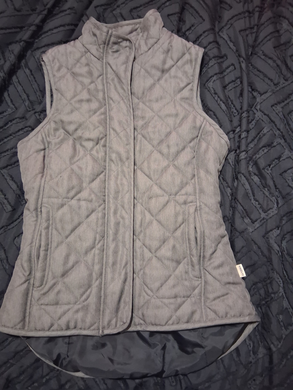 Magellan Outdoors Quilted Vest in Light Gray